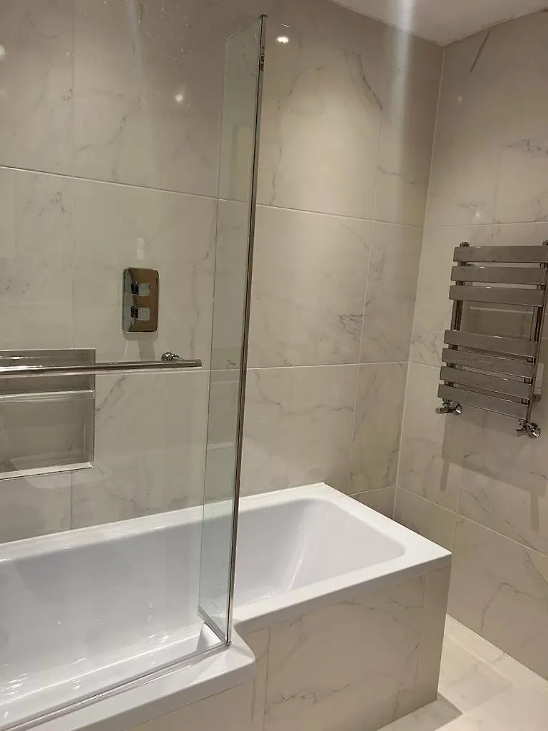 Green Gate Apartment London Homestay